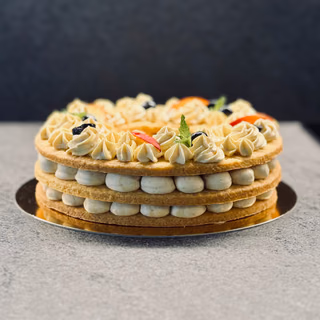 Cream tart personalizzata con crema e frutta