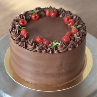 Fudge cake personalizzata al cioccolato e lamponi